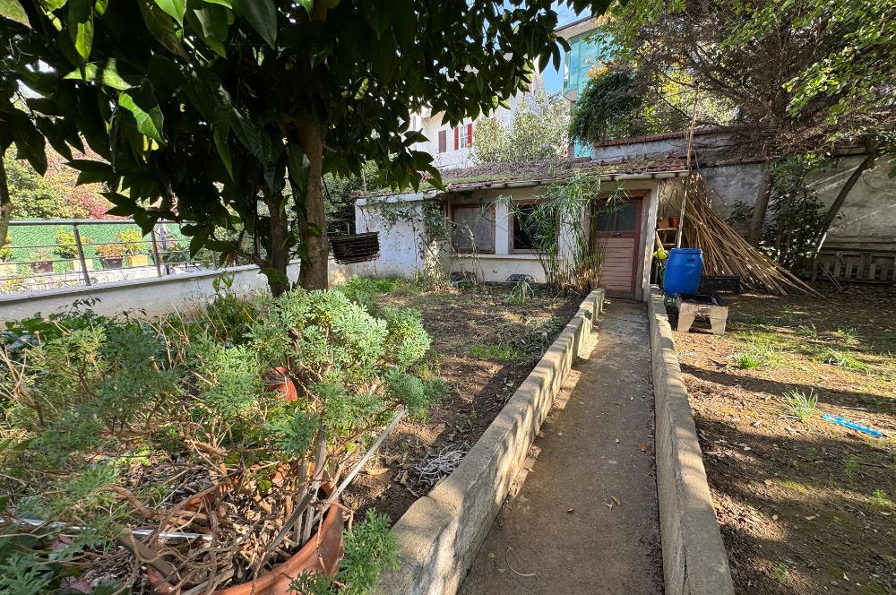 KOŞUYOLUNDA 261 M2 ARSA İÇİNDE BAHÇELİ MÜSTAKİL SATILIK EV