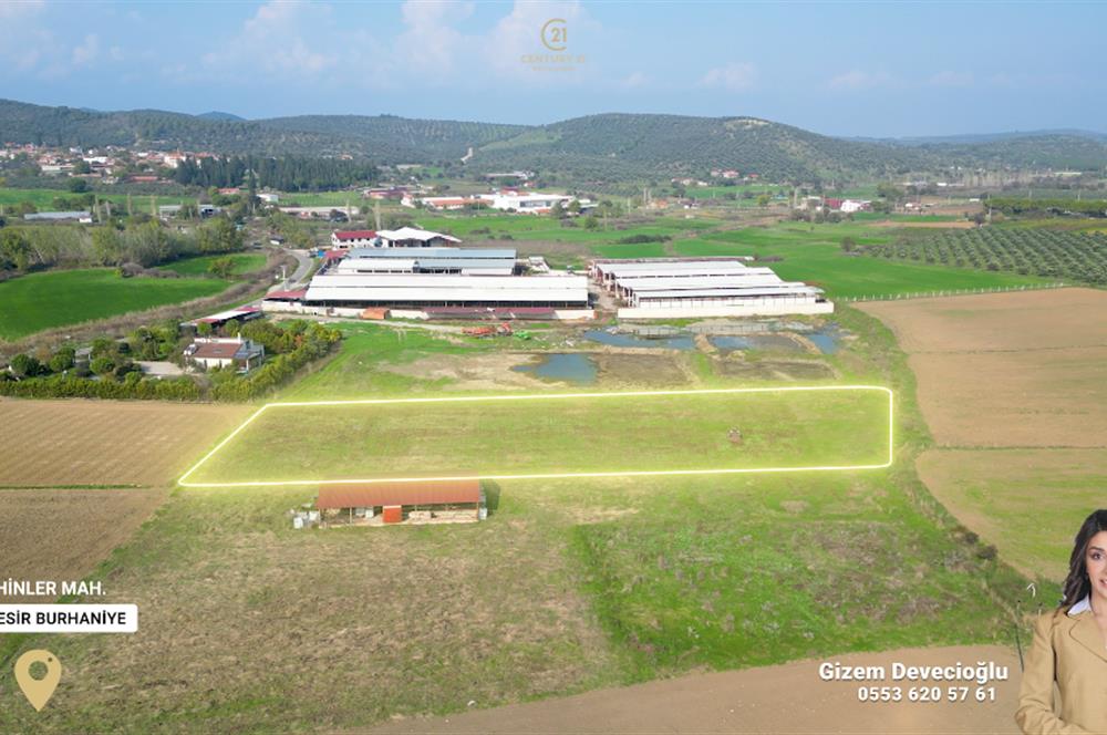 BURHANİYE ŞAHİNLER'DE 2 PARSEL TOPLAM 8.898 M2 TARLA C21BAL