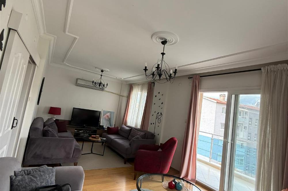 Bornova İnönü’de yenilenmiş 135 m2 3+1 ferah daire