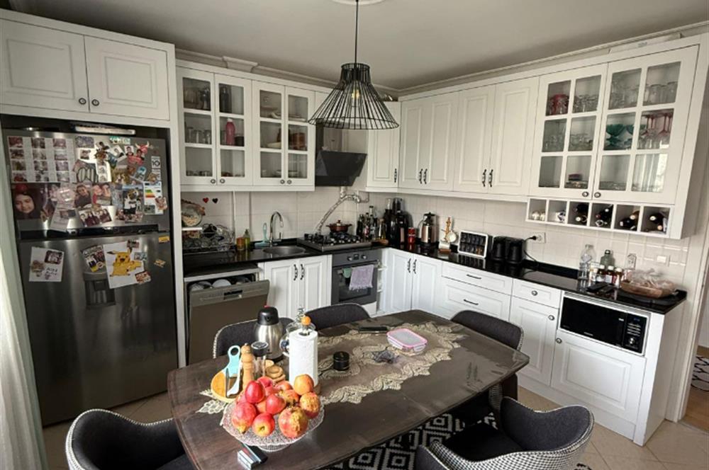 Bornova İnönü’de yenilenmiş 135 m2 3+1 ferah daire