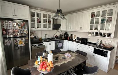 Bornova İnönü’de yenilenmiş 135 m2 3+1 ferah daire