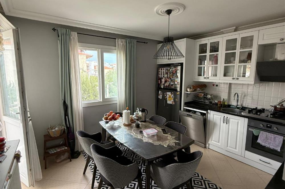 Bornova İnönü’de yenilenmiş 135 m2 3+1 ferah daire