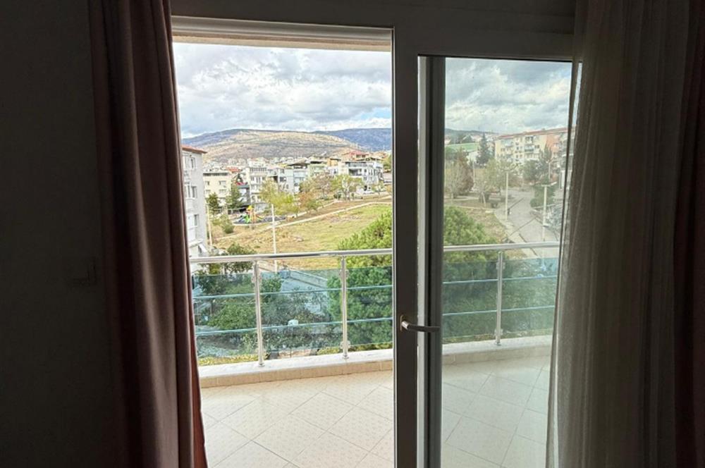 Bornova İnönü’de yenilenmiş 135 m2 3+1 ferah daire