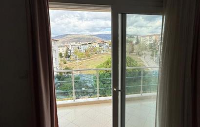 Bornova İnönü’de yenilenmiş 135 m2 3+1 ferah daire