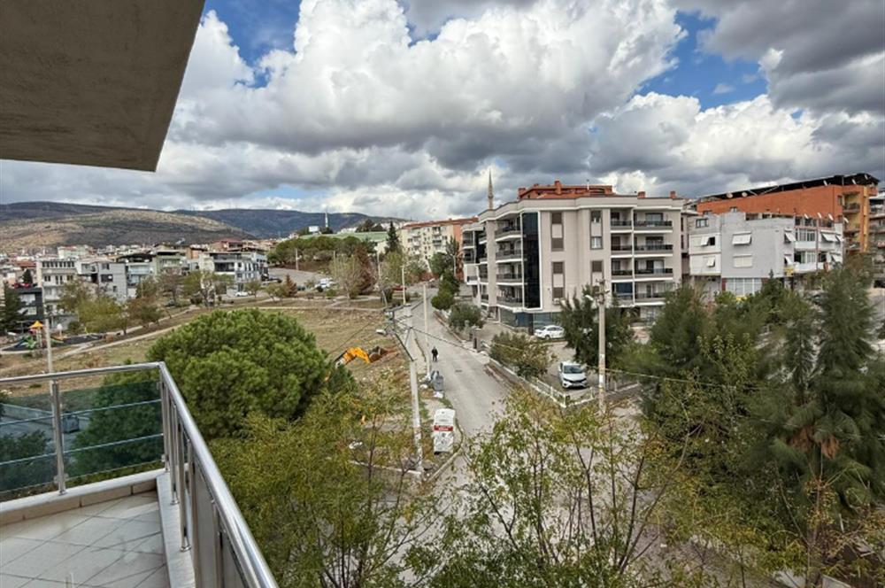 Bornova İnönü’de yenilenmiş 135 m2 3+1 ferah daire