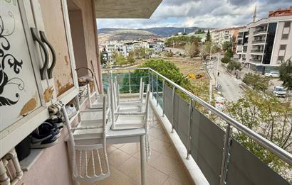 Bornova İnönü’de yenilenmiş 135 m2 3+1 ferah daire