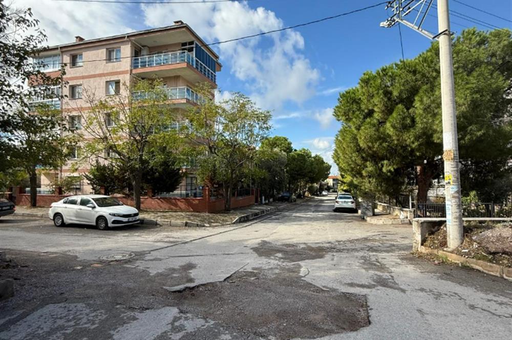 Bornova İnönü’de yenilenmiş 135 m2 3+1 ferah daire