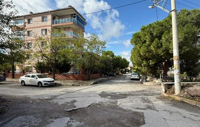 Bornova İnönü’de yenilenmiş 135 m2 3+1 ferah daire