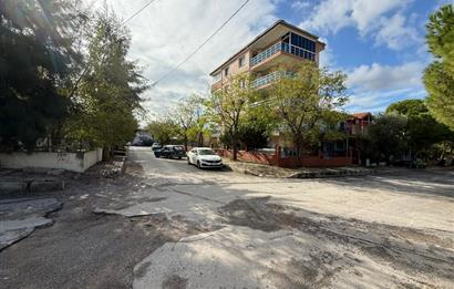 Bornova İnönü’de yenilenmiş 135 m2 3+1 ferah daire