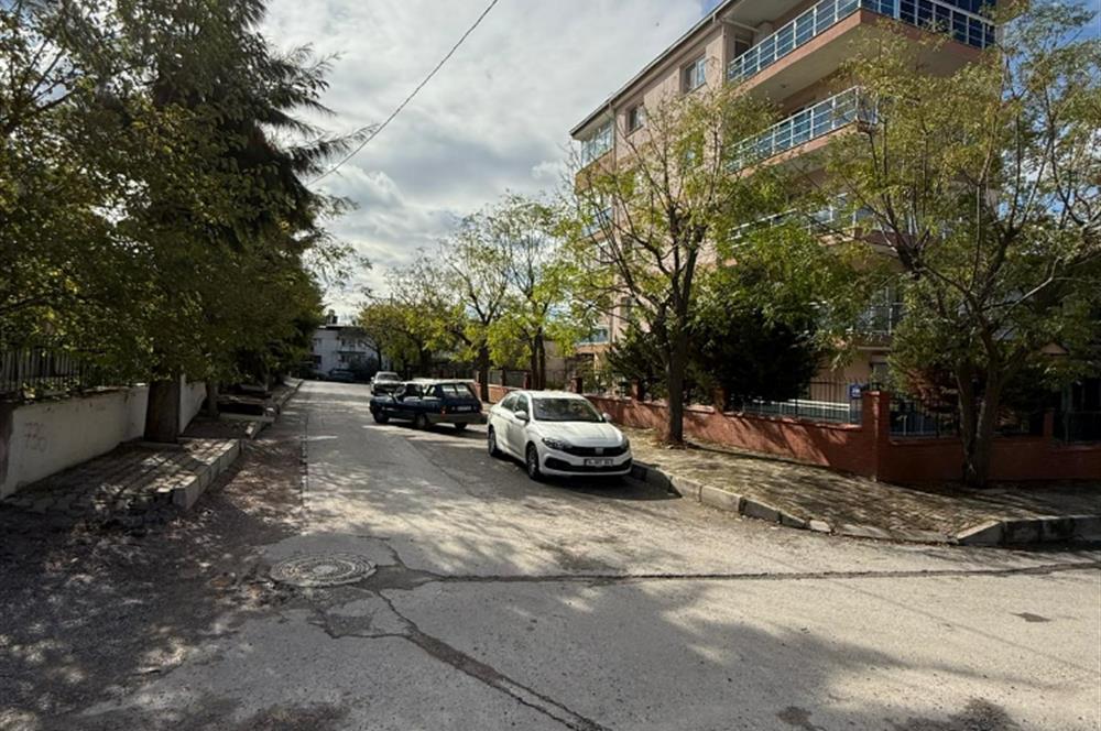 Bornova İnönü’de yenilenmiş 135 m2 3+1 ferah daire