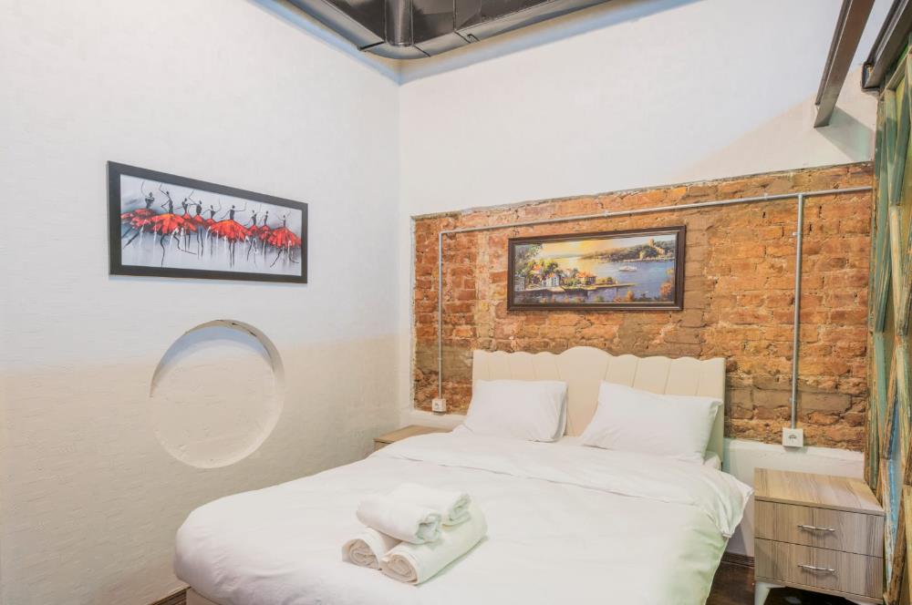 İSTİKLAL CADDESİ’NE 20 METRE – Ruhsatlı Bar & Airbnb İşletmesi Devren (Şirket Üzerinden)