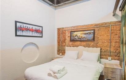 İSTİKLAL CADDESİ’NE 20 METRE – Ruhsatlı Bar & Airbnb İşletmesi Devren (Şirket Üzerinden)