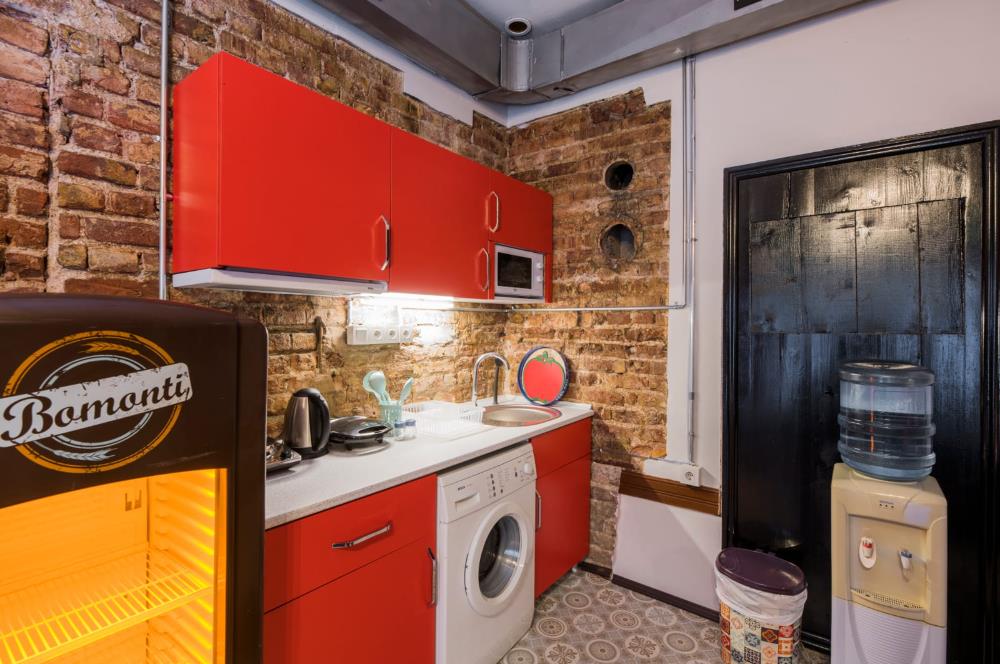 İSTİKLAL CADDESİ’NE 20 METRE – Ruhsatlı Bar & Airbnb İşletmesi Devren (Şirket Üzerinden)