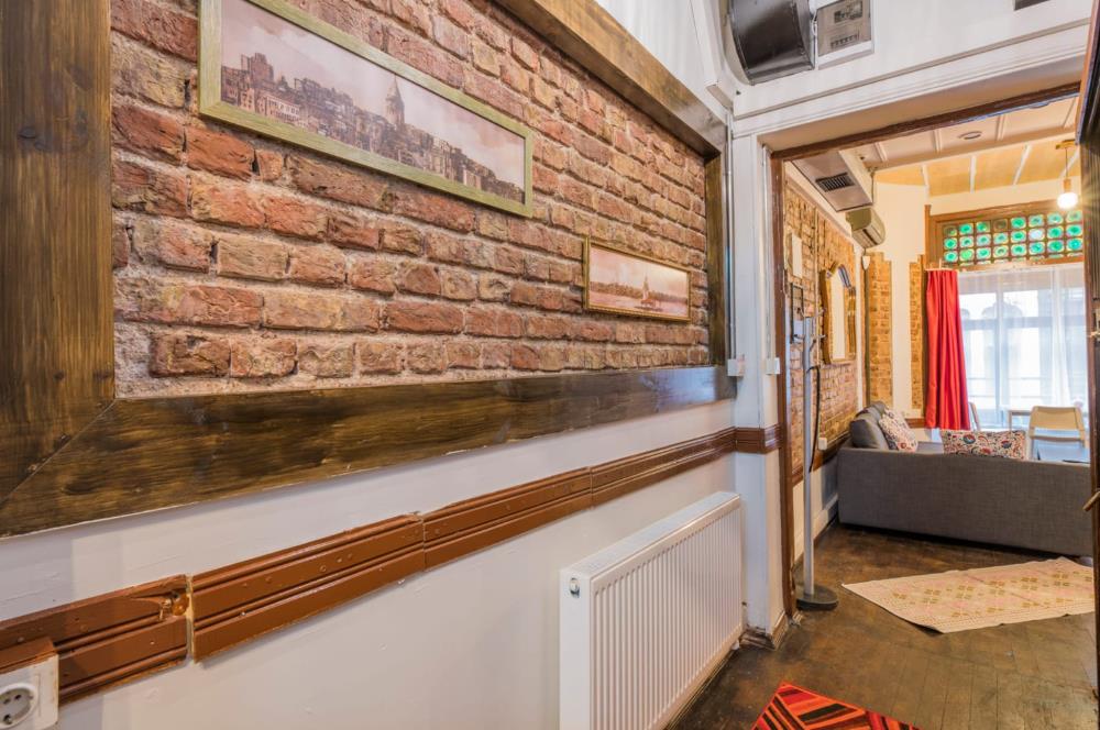 İSTİKLAL CADDESİ’NE 20 METRE – Ruhsatlı Bar & Airbnb İşletmesi Devren (Şirket Üzerinden)