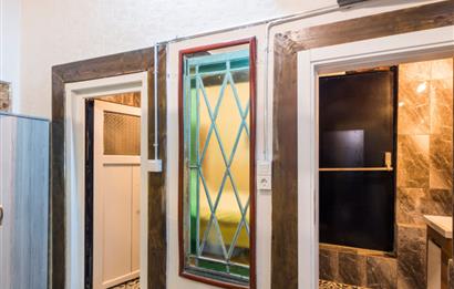 İSTİKLAL CADDESİ’NE 20 METRE – Ruhsatlı Bar & Airbnb İşletmesi Devren (Şirket Üzerinden)