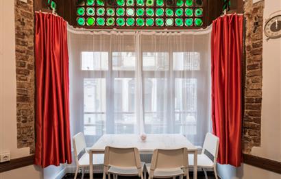 İSTİKLAL CADDESİ’NE 20 METRE – Ruhsatlı Bar & Airbnb İşletmesi Devren (Şirket Üzerinden)