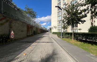 Resim İstanbul Sitesinde Muhteşem 3+1 Bahçe Katı Kiralık Daire