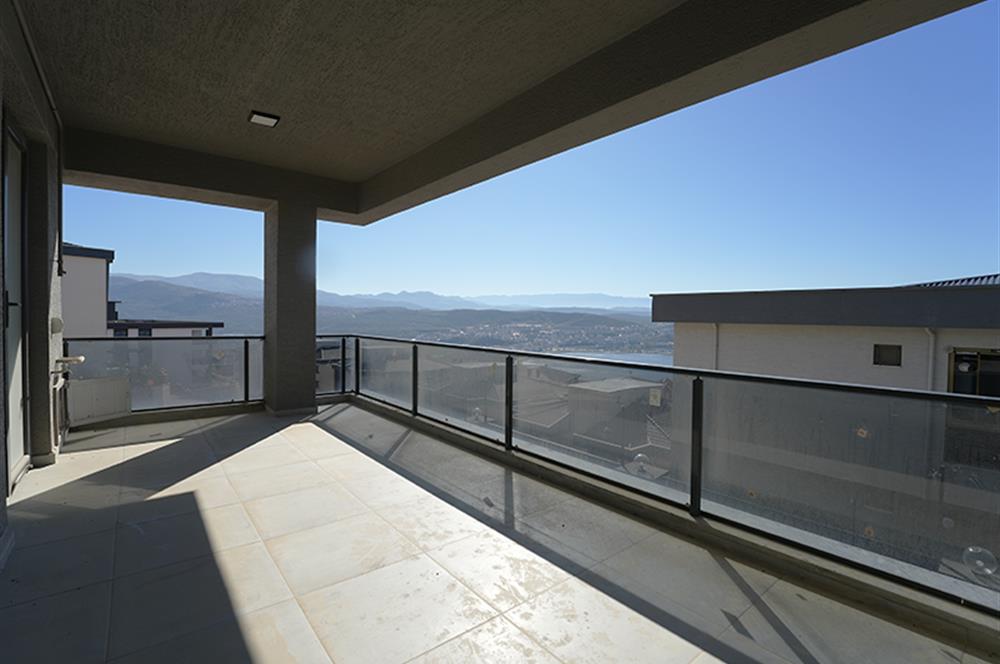 C21 Cius; Havuzlu Site İçerisinde Deniz Manzaralı Daireler