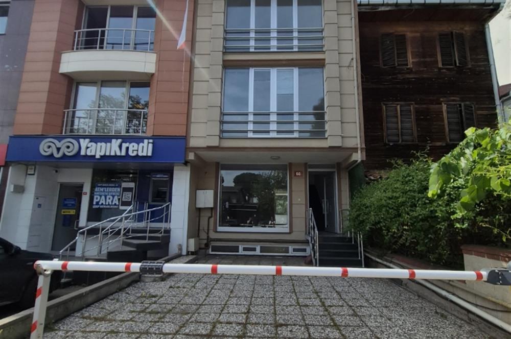 KOŞUYOLU CADDE ÜZERİ, BOŞ NET 400 M2 KOMPLE BİNA TEKLİFLERE AÇIK