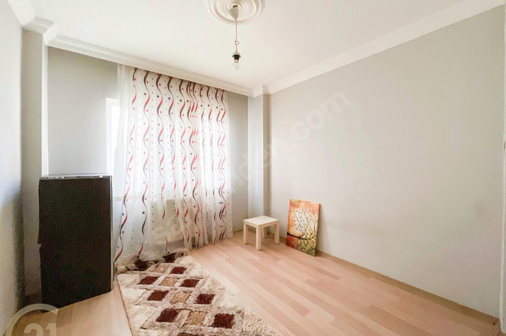 C21 LOCA'DAN BAHÇELİEVLERDE SATILIK GENİŞ 2+1 110m² DAİRE