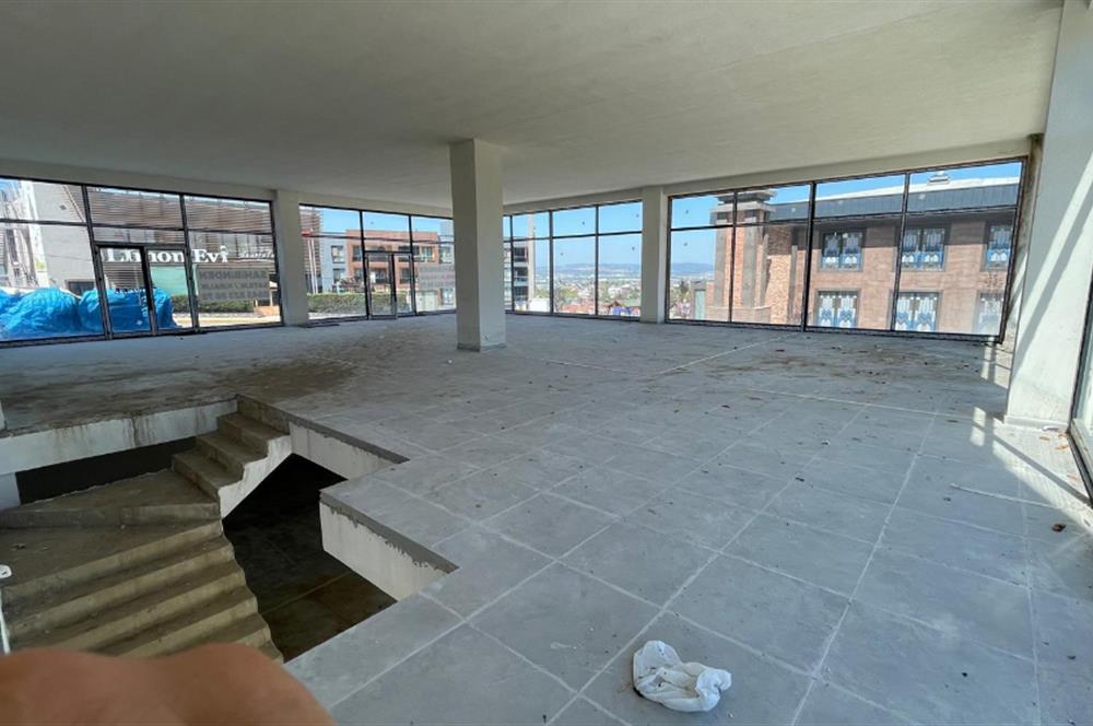 BAŞİSKELE YUVACIK DA ANA CADDE ÜZERİNDE 440 m2 SATILIK DÜKKAN