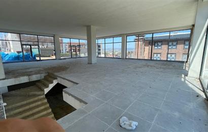 BAŞİSKELE YUVACIK DA ANA CADDE ÜZERİNDE 440 m2 SATILIK DÜKKAN