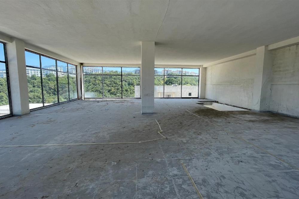 BAŞİSKELE YUVACIK DA ANA CADDE ÜZERİNDE 440 m2 SATILIK DÜKKAN