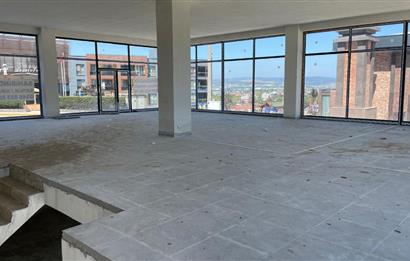 BAŞİSKELE YUVACIK DA ANA CADDE ÜZERİNDE 440 m2 SATILIK DÜKKAN