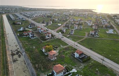 Altınovada Satılık,Site İçinde, 231 m² Villa Arsası Denize 400mt