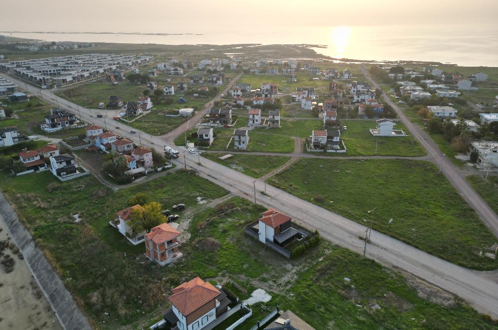 Altınovada Satılık,Site İçinde, 231 m² Villa Arsası Denize 400mt