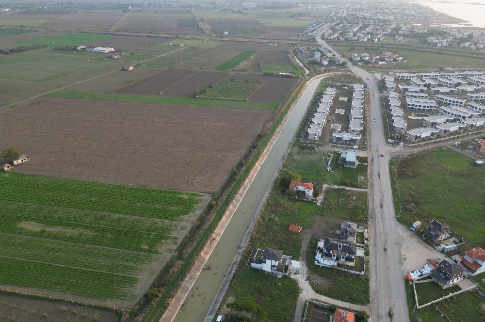 Altınovada Satılık,Site İçinde, 231 m² Villa Arsası Denize 400mt