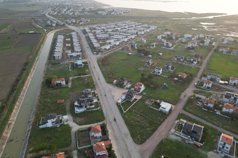 Altınovada Satılık,Site İçinde, 231 m² Villa Arsası Denize 400mt