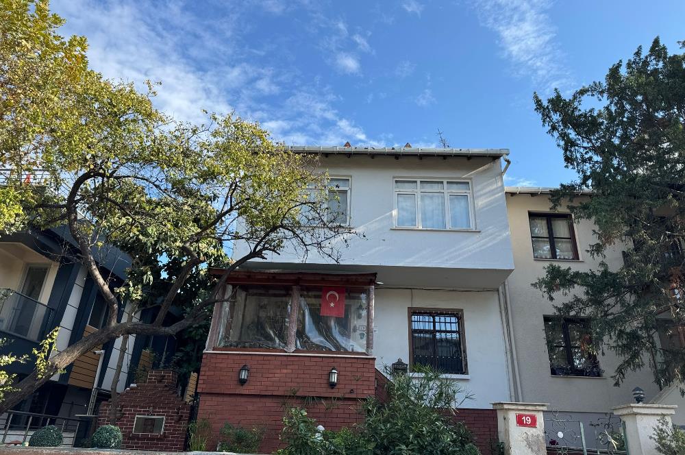 KOŞUYOLUNDA 261 M2 ARSA İÇİNDE BAHÇELİ MÜSTAKİL SATILIK EV