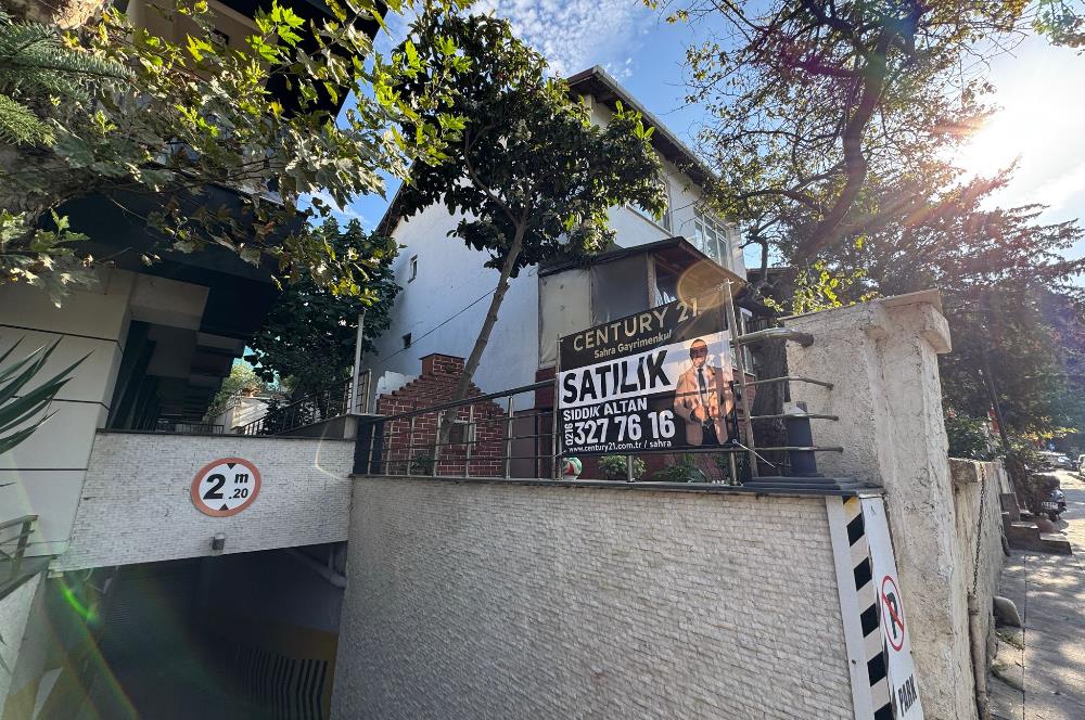 KOŞUYOLUNDA 261 M2 ARSA İÇİNDE BAHÇELİ MÜSTAKİL SATILIK EV