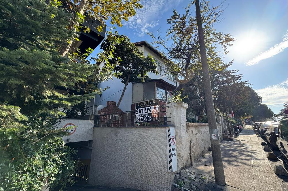 KOŞUYOLUNDA 261 M2 ARSA İÇİNDE BAHÇELİ MÜSTAKİL SATILIK EV