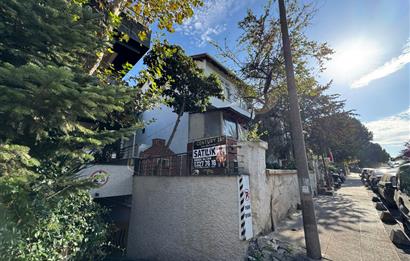 KOŞUYOLUNDA 261 M2 ARSA İÇİNDE BAHÇELİ MÜSTAKİL SATILIK EV