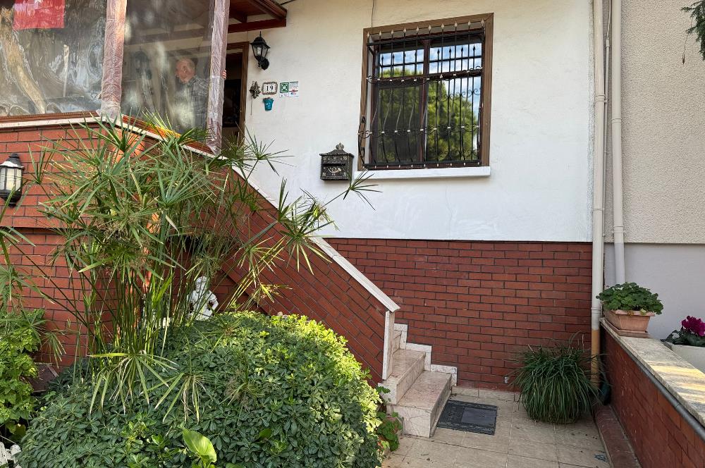 KOŞUYOLUNDA 261 M2 ARSA İÇİNDE BAHÇELİ MÜSTAKİL SATILIK EV