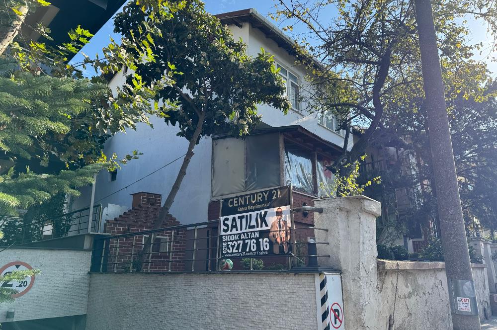 KOŞUYOLUNDA 261 M2 ARSA İÇİNDE BAHÇELİ MÜSTAKİL SATILIK EV