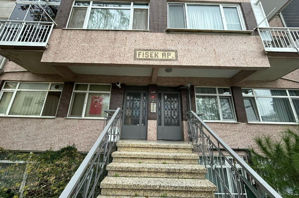 ÜSKÜDARDA MERKEZİ MÜKEMMEL KONUMDA 1.5 +1 KİRALIK YÜKSEK GİRİŞ