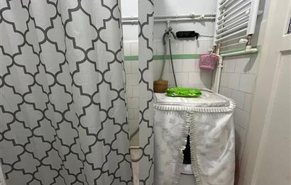 ÜSKÜDARDA MERKEZİ MÜKEMMEL KONUMDA 1.5 +1 KİRALIK YÜKSEK GİRİŞ