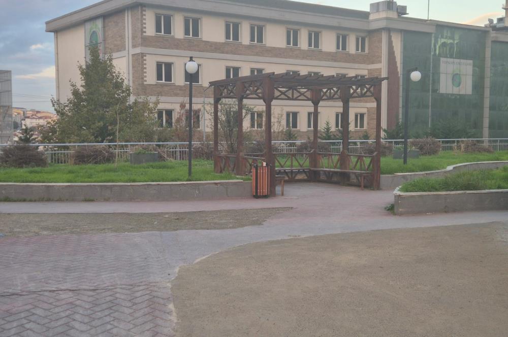 ESENYURT PİRİ REİS MAHALLESİNDE SATILIK EŞYALI 1+1 DAİRE !!!