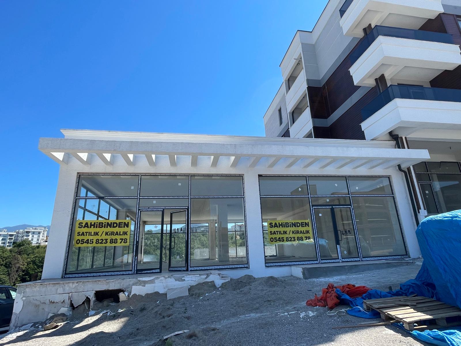BAŞİSKELE YUVACIK DA ANA CADDE ÜZERİNDE 440 m2 SATILIK DÜKKAN