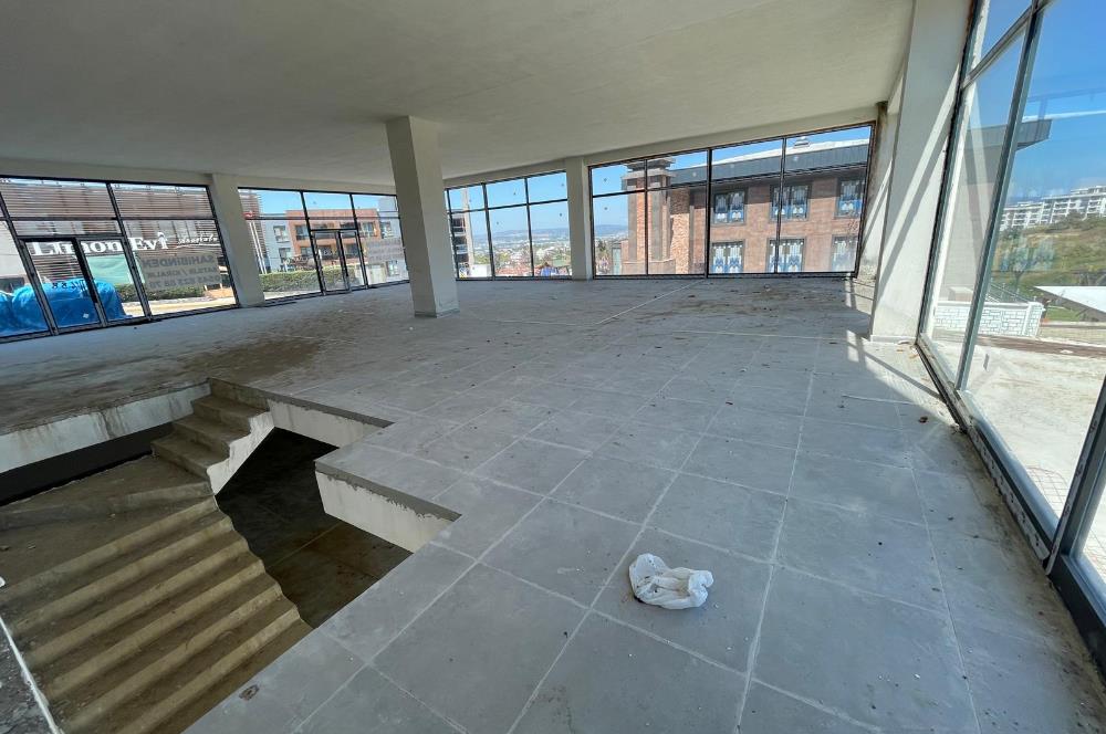 BAŞİSKELE YUVACIK DA ANA CADDE ÜZERİNDE 440 m2 SATILIK DÜKKAN