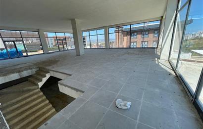 BAŞİSKELE YUVACIK DA ANA CADDE ÜZERİNDE 440 m2 SATILIK DÜKKAN