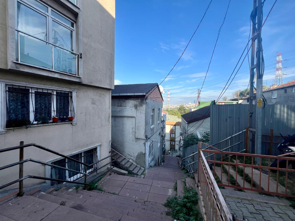 Kağıthane'de Satılık 2+1 62m2 Arsa paylı Daire