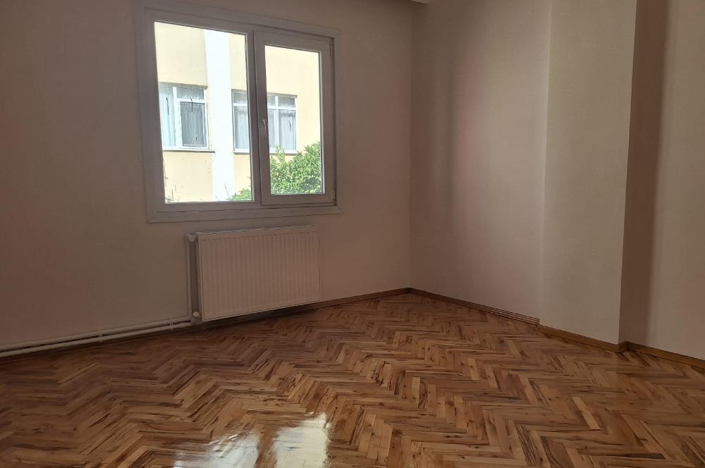 ACIBADEM CADDESİNE YAKIN ARAKAT 2+1