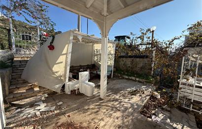 Kendi Tasarımınızı Yaratabileceğiniz  Köşe Konumlu, Kapanmaz Deniz Manzaralı Özel Plajlı Site içinde 3+1 Villa