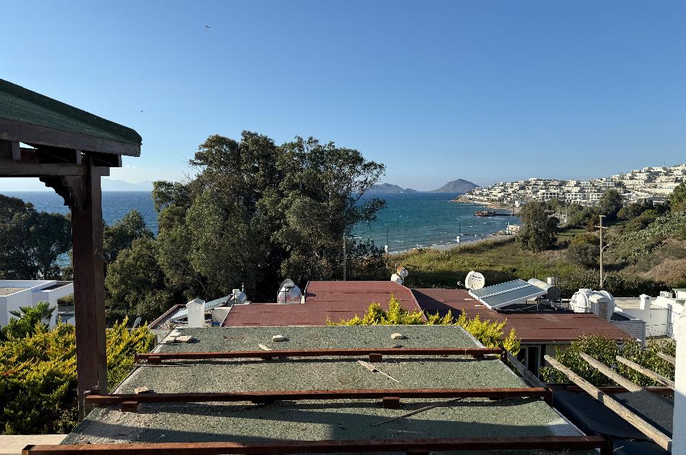 Kendi Tasarımınızı Yaratabileceğiniz  Köşe Konumlu, Kapanmaz Deniz Manzaralı Özel Plajlı Site içinde 3+1 Villa