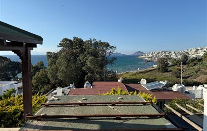 Kendi Tasarımınızı Yaratabileceğiniz  Köşe Konumlu, Kapanmaz Deniz Manzaralı Özel Plajlı Site içinde 3+1 Villa