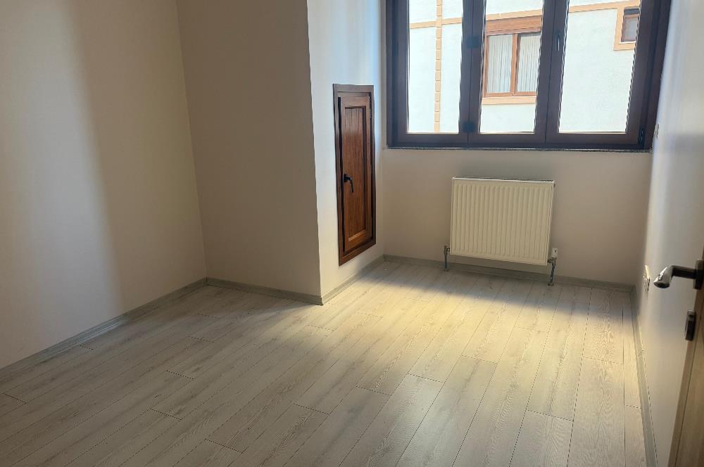 KOZYATAĞI SARIKANARYA SOKAKTA 2+1 KİRALIK DAİRE